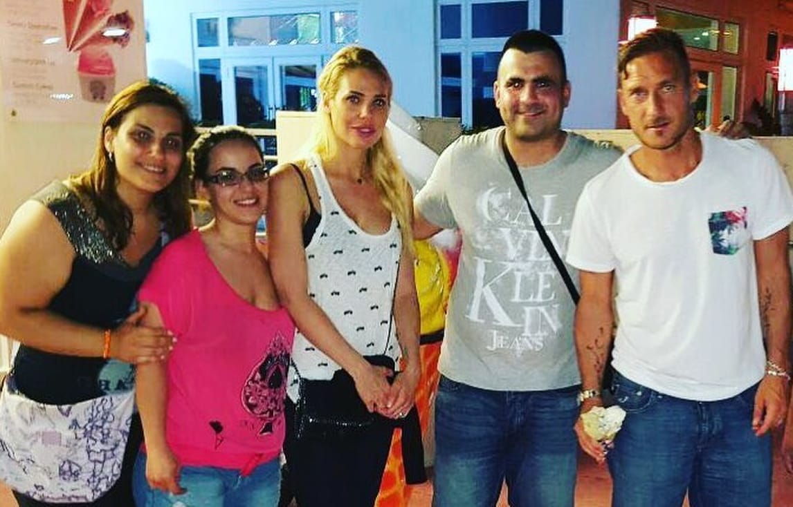Totti, vacanze a Miami con Ilary: foto in gelateria