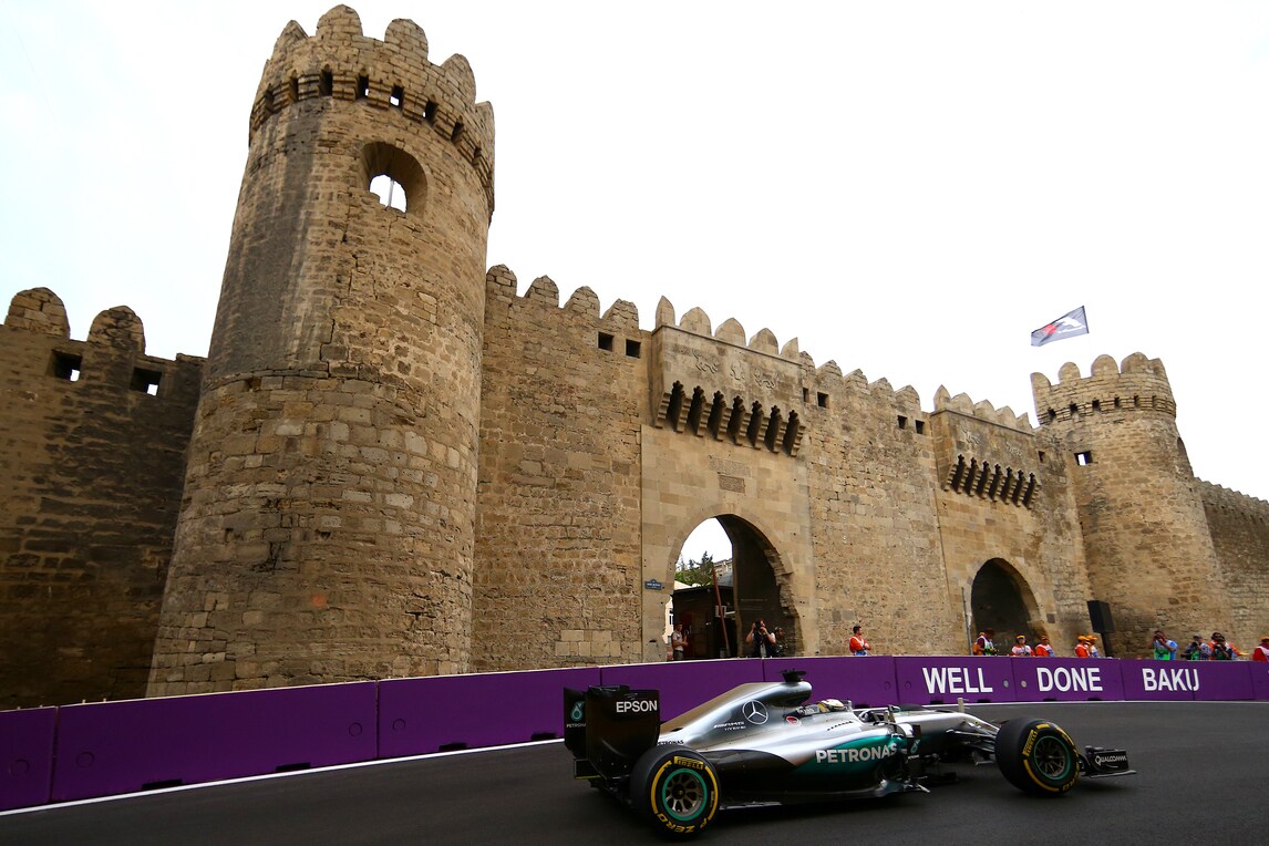 F1, Gp Baku: le Mercedes volano, Vettel 5° nelle terze libere