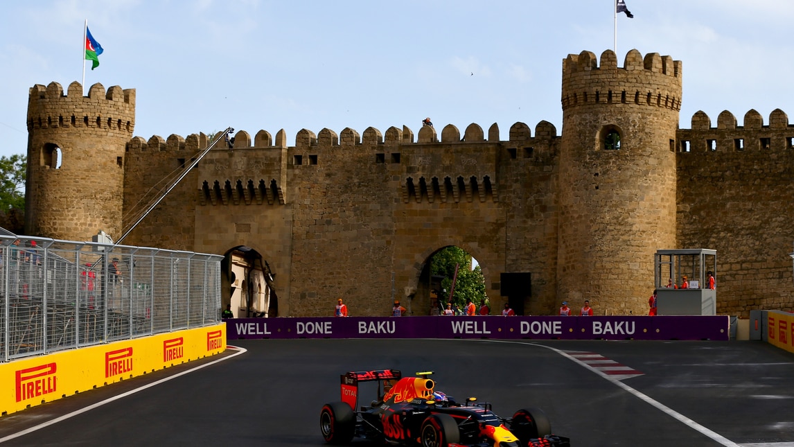 F1 a Baku: Rosberg parte in pole, Vettel terzo