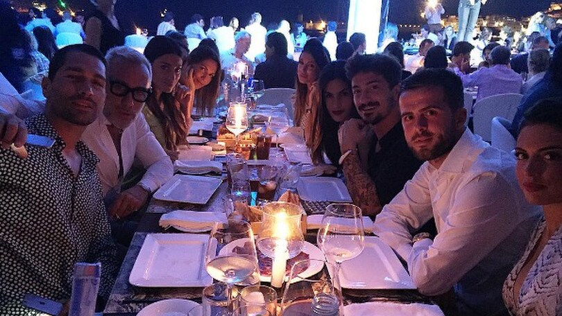 Pjanic, relax a Ibiza: a cena con Borriello