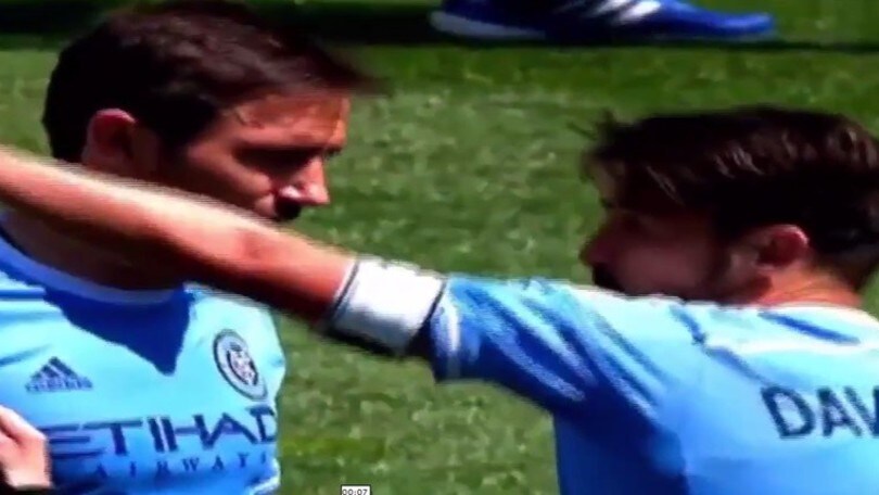 David Villa, che grinta! Rimprovera Lampard a fine partita