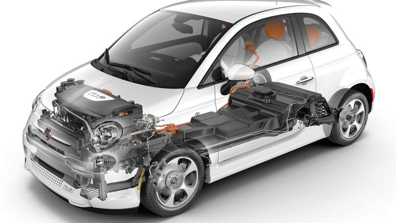 Auto elettriche? Secondo UP nel 2040 viaggeremo ancora a petrolio
