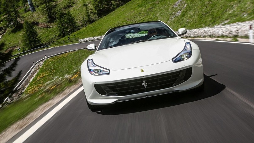 Ferrari GTC4 Lusso, 335 orari a 270 mila euro