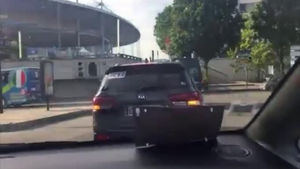 L'Italia arriva allo stadio