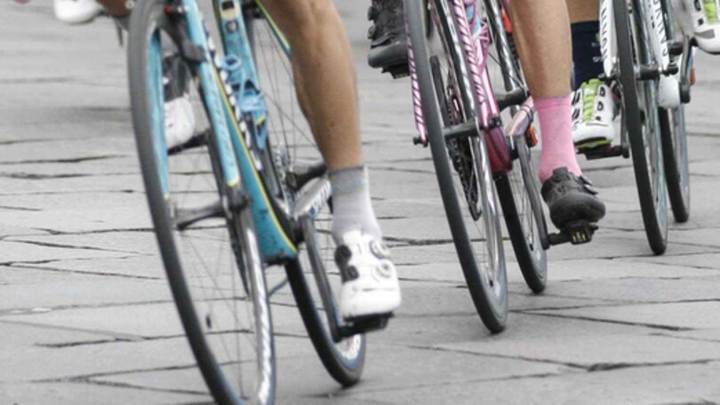 Ciclisti travolti da un'auto durante una gara in Sicilia: un morto e un ferito