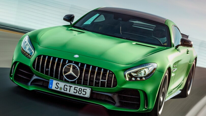 Mercedes AMG GT R: foto