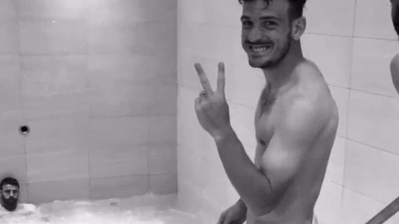 Florenzi, Zaza e Barzagli festeggiano i quarti con un tuffo!