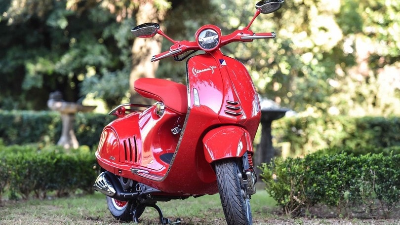 Vespa 946 (RED): foto