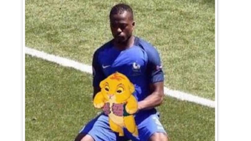 Francia, Evra si diverte: e su Instagram pubblica i suoi meme più belli