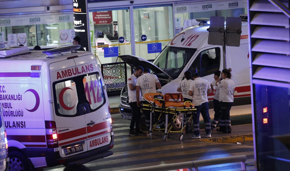 Turchia sconvolta, attentato kamikaze all'aeroporto di Istanbul