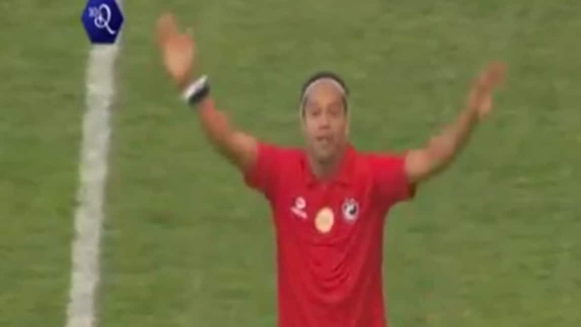 L'incredibile assist "no look" di Ronaldinho