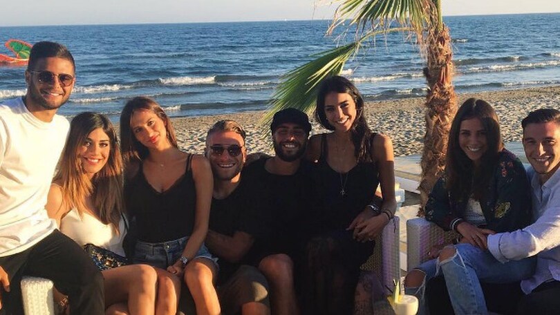 Italia, foto di gruppo con le wags a Montpellier