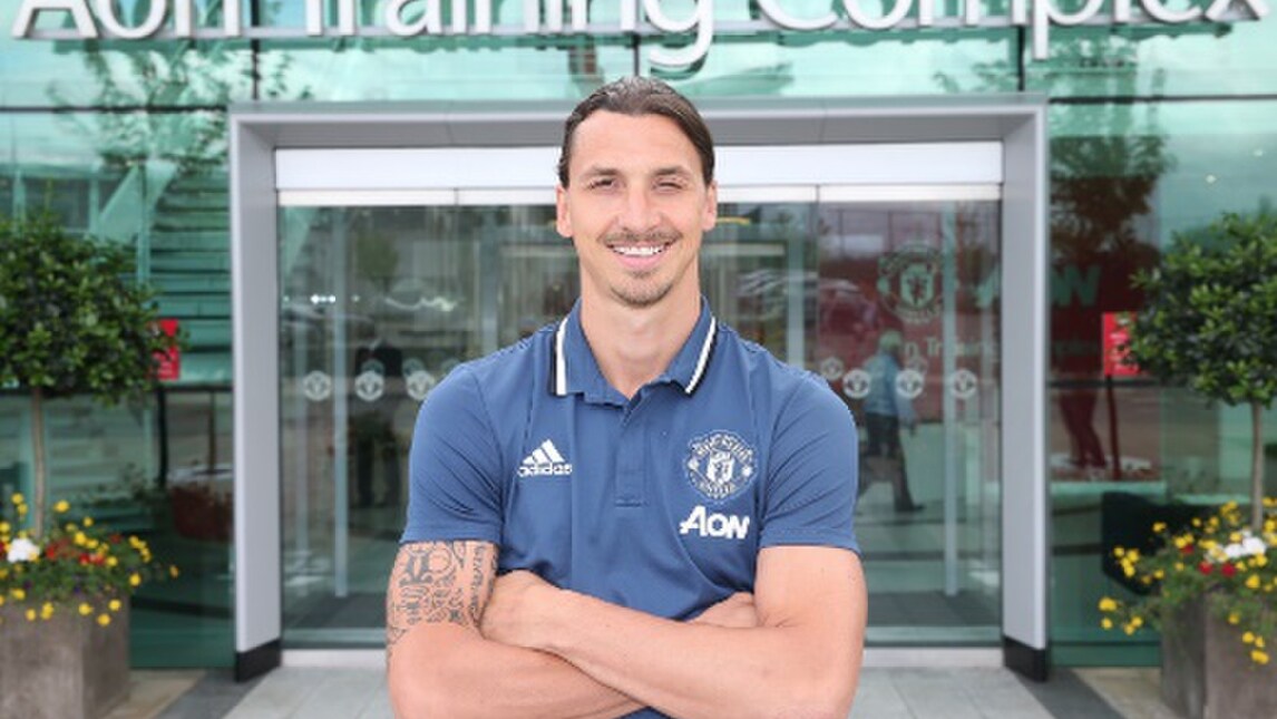 Ibrahimovic firma con il Manchester United