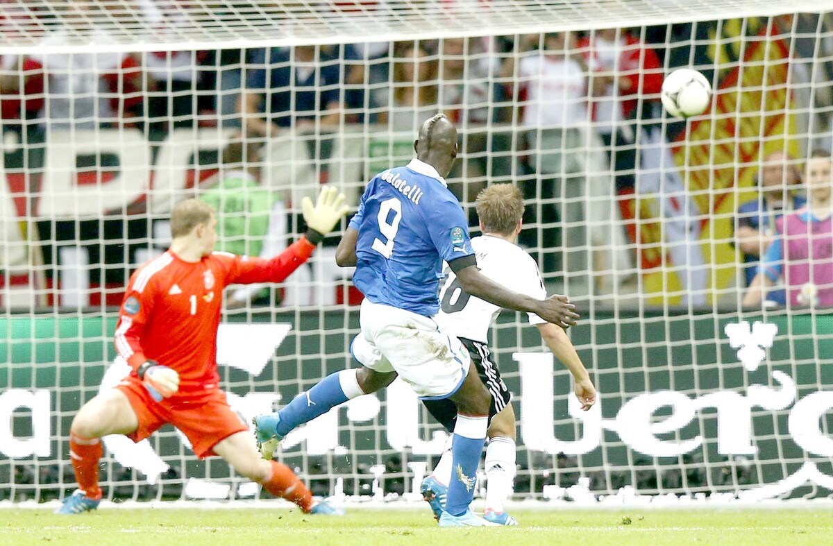 Euro 2012, Balotelli stende la Germania