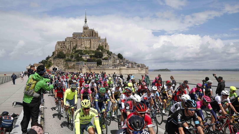 Tour de France, prima tappa e maglia gialla a Cavendish