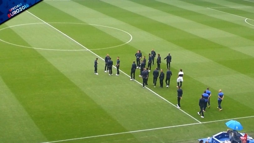 La passeggiata degli Azzurri allo stadio di Bordeaux