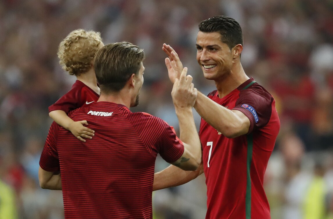 Euro 2016, l'Uefa dice no ai festeggiamenti in campo con i figli