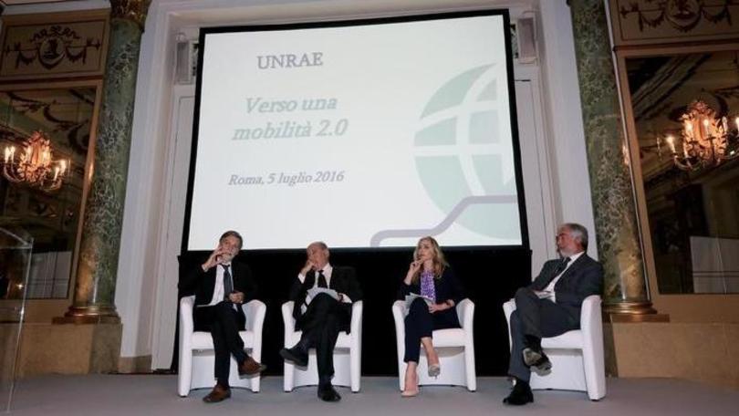 L'Unrae chiama, il Governo tace, l'auto fa da sola