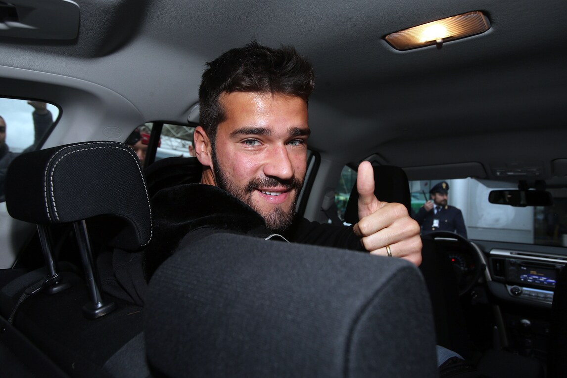 Roma, depositati i contratti di Alisson e Seck