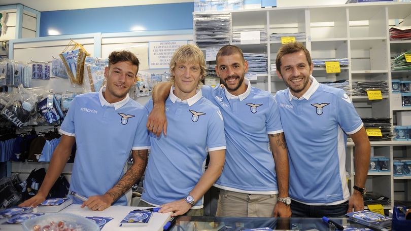 Lazio, Lulic-Cataldi-Djordjevic-Murgia presentano la nuova maglia