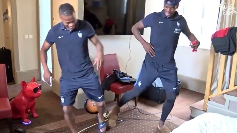 Euro 2016 Francia, Pogba ed Evra scatenati: balletto in ciabatte anti-Germania
