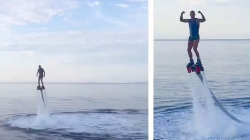 Sergio Ramos vola sull'acqua: spettacolo flyboard