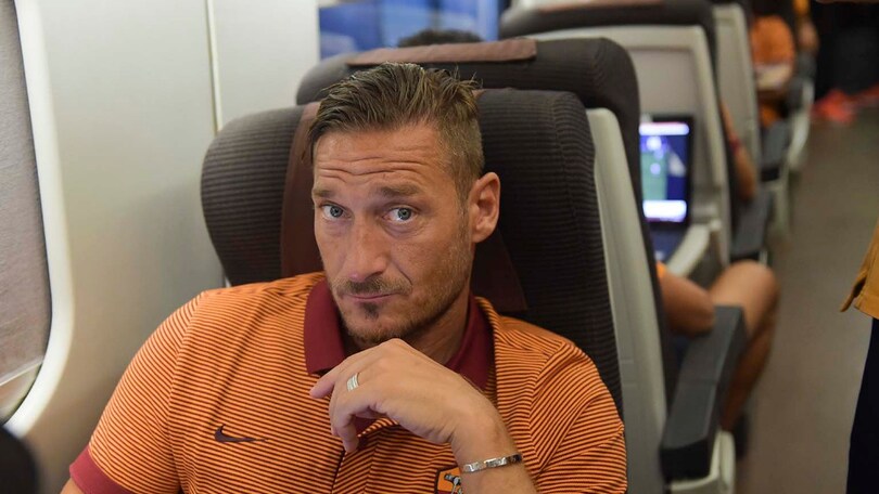 La Roma va a Pinzolo: Totti e compagni in treno