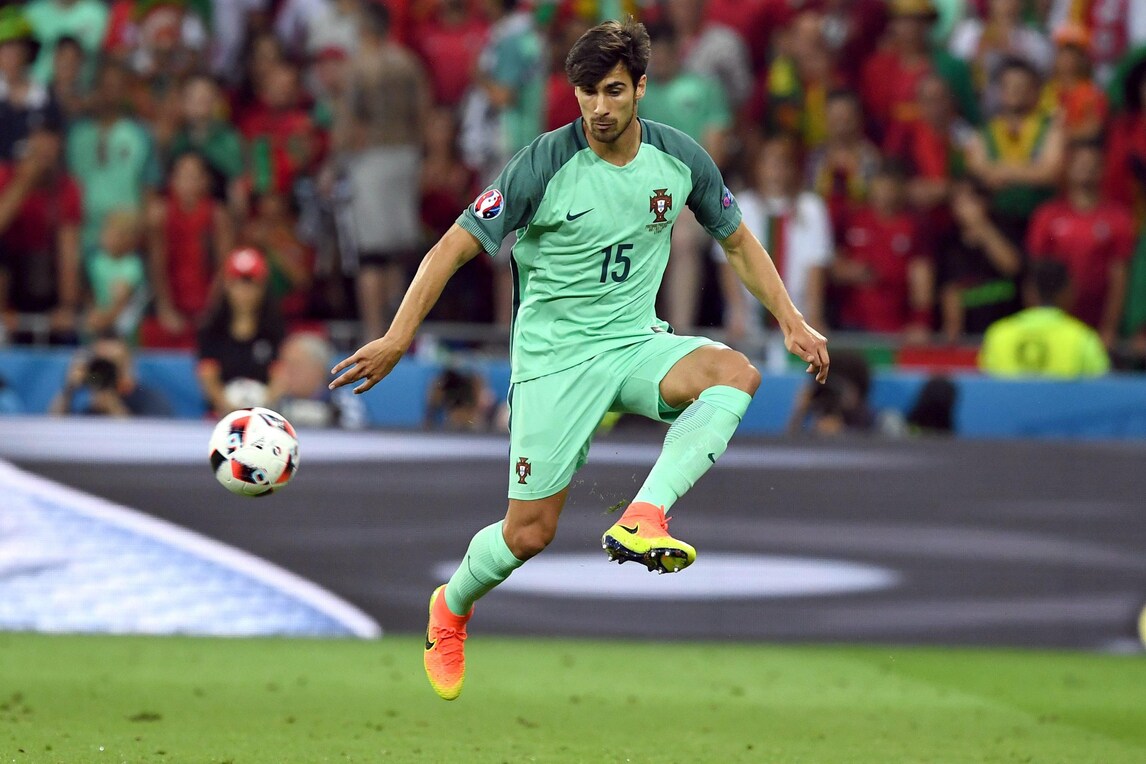 Calciomercato, il Valencia insiste: 65 milioni per André Gomes. Lo vogliono in 5