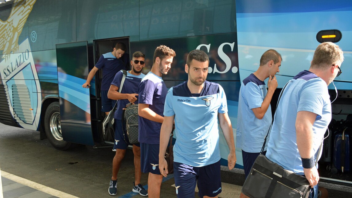 Lazio in viaggio per il ritiro senza Keita