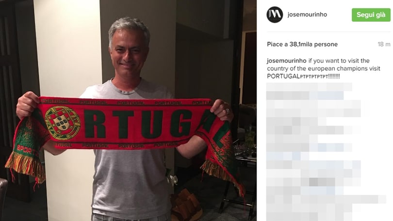 Euro 2016, Mourinho, esultanza in pigiama per il Portogallo!