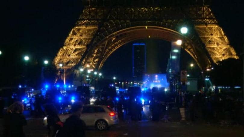 Parigi, cannone ad acqua e macchina a fuoco