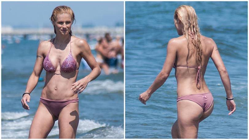 Michelle Hunziker al mare in forma strepitosa