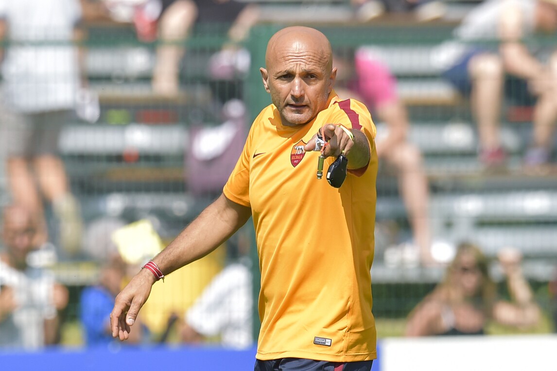 Roma, seduta mattutina a Pinzolo: Totti lavora a parte