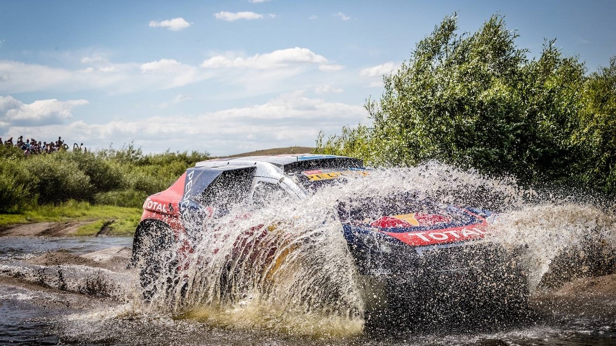 Peugeot 2008 DKR Silk Way Rally: foto