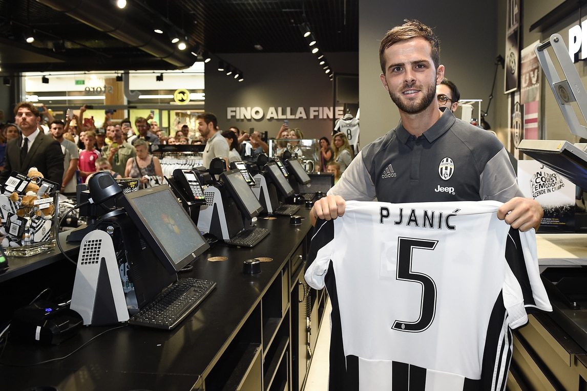 Juventus, Pjanic: «Felice di essere nella squadra campione d'Italia»