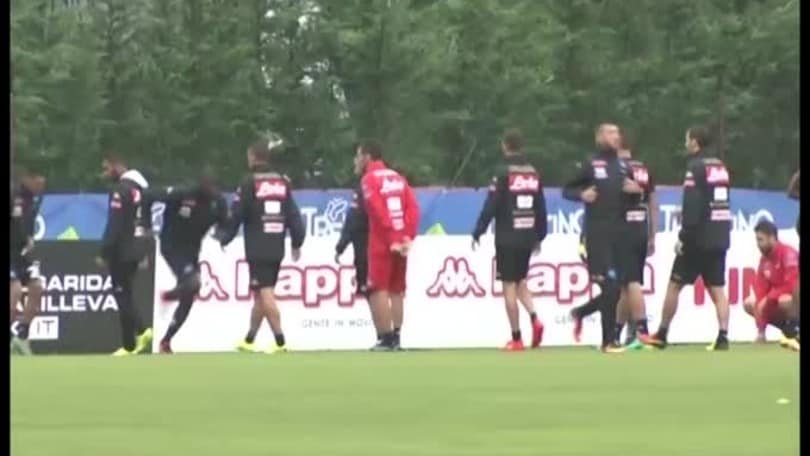Napoli, allenamento sotto la pioggia