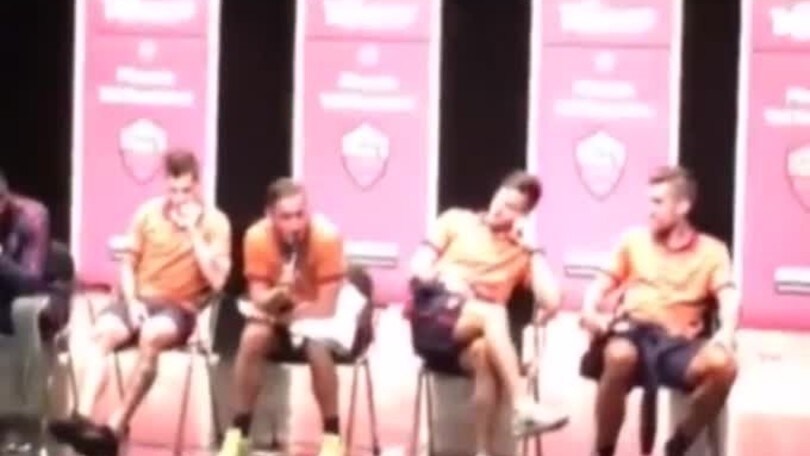 Totti ai bimbi: "Volevo fare il benzinaio"