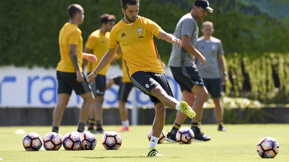 La Juve si allena a Vinovo: Pjanic si è già integrato nel gruppo