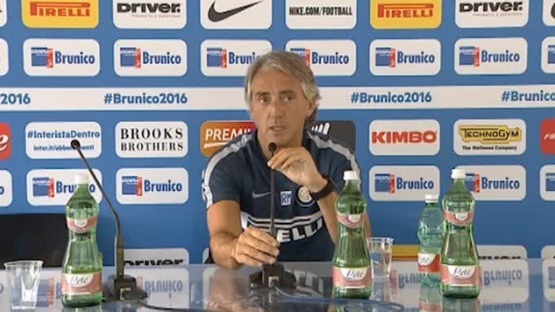 Mancini: "Icardi? Si impegna molto..."