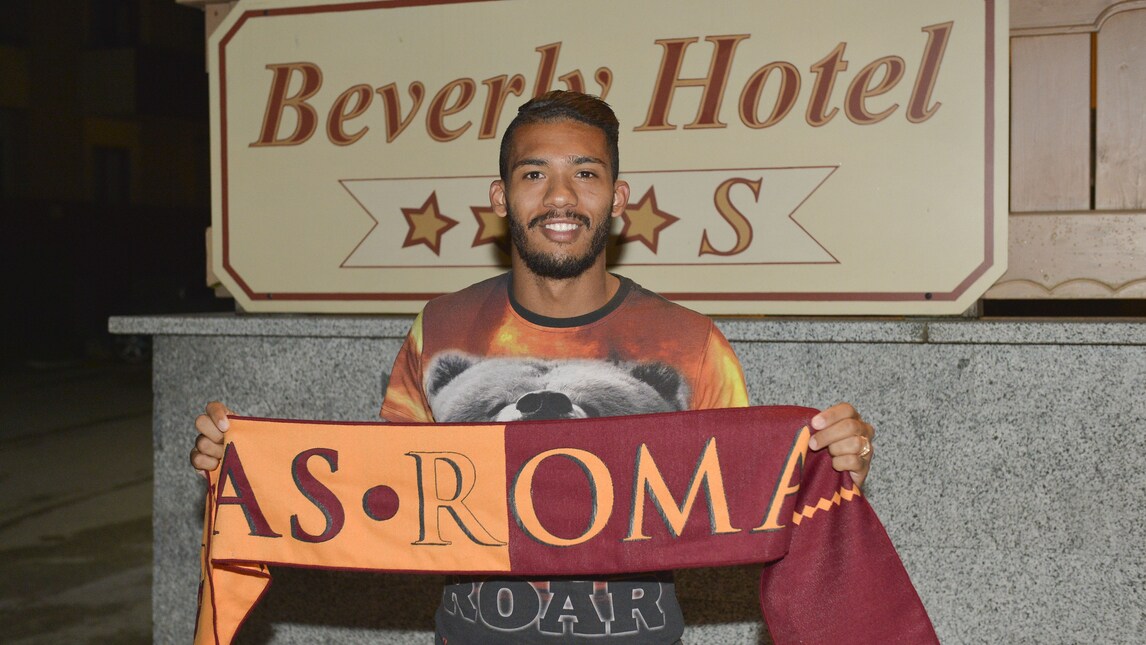 Juan Jesus a Pinzolo, eccolo con la sciarpa della Roma