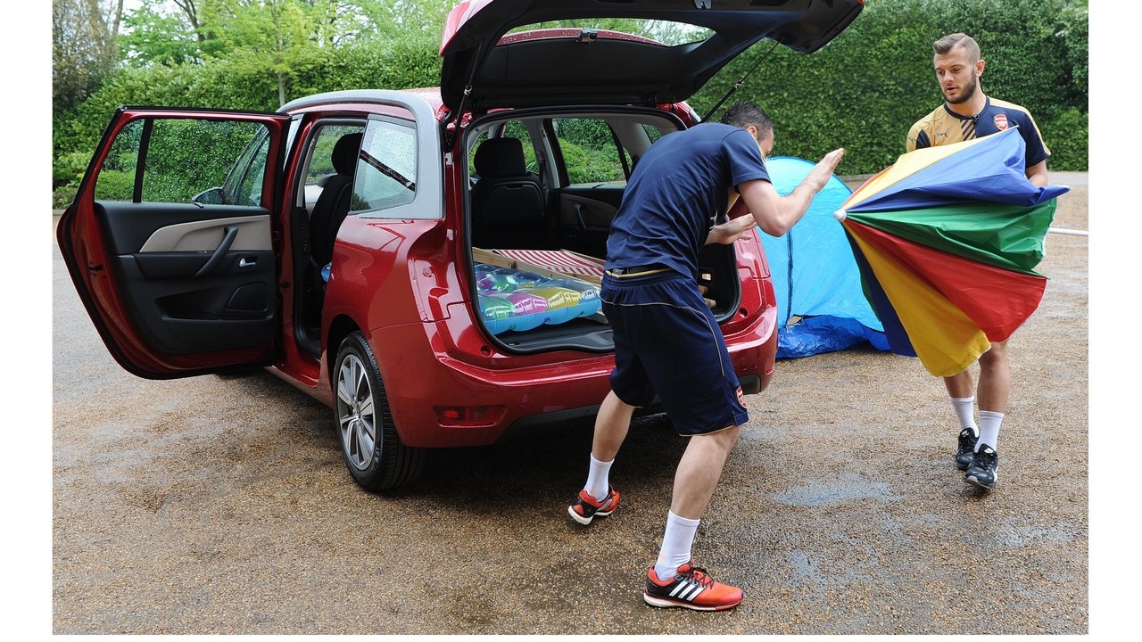 Vacanze in auto, tutorial dell'Arsenal per caricare il bagagliaio