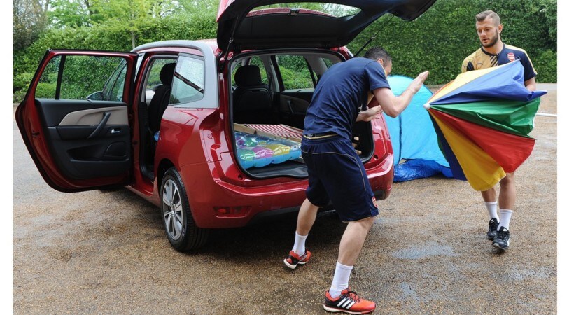 Vacanze in auto, tutorial dell'Arsenal per caricare il bagagliaio