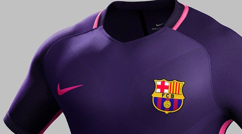 Barcellona, ecco la seconda maglia: domina il viola