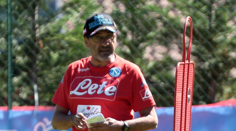 Napoli, berretto e barba incolta: il nuovo look di Sarri