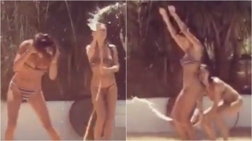 Belen Rodriguez, doccia hot con la sorella Cecilia