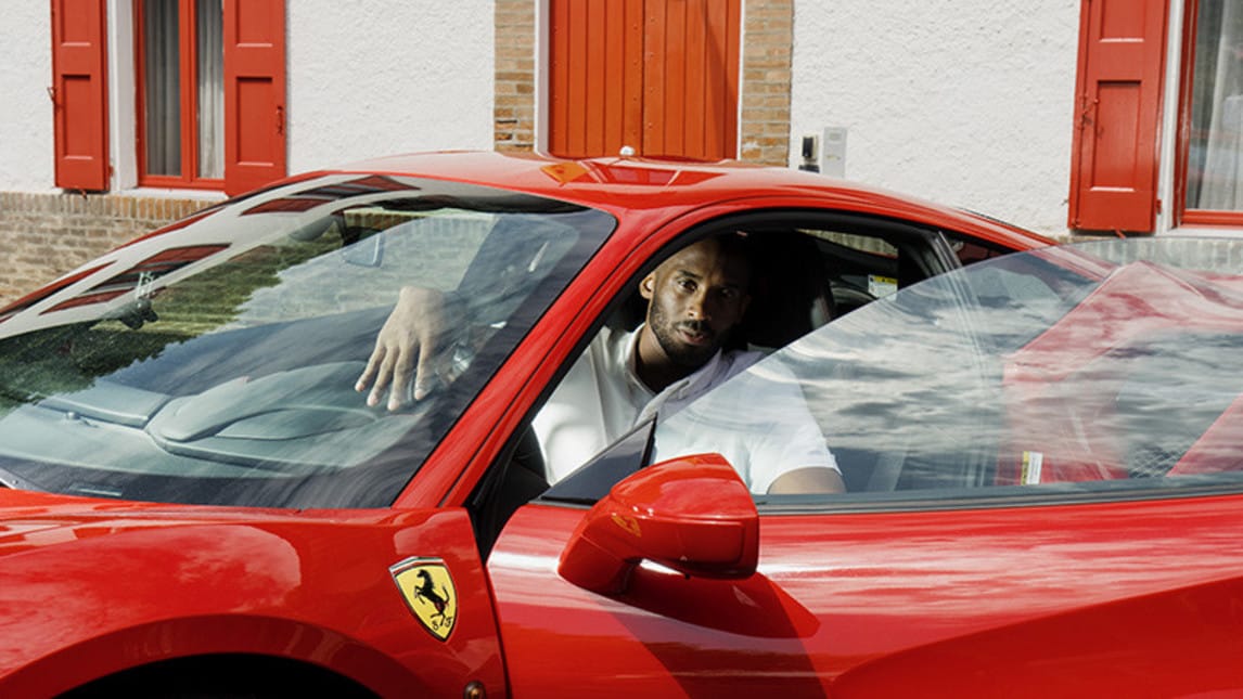 Kobe Bryant in visita alla Ferrari: foto