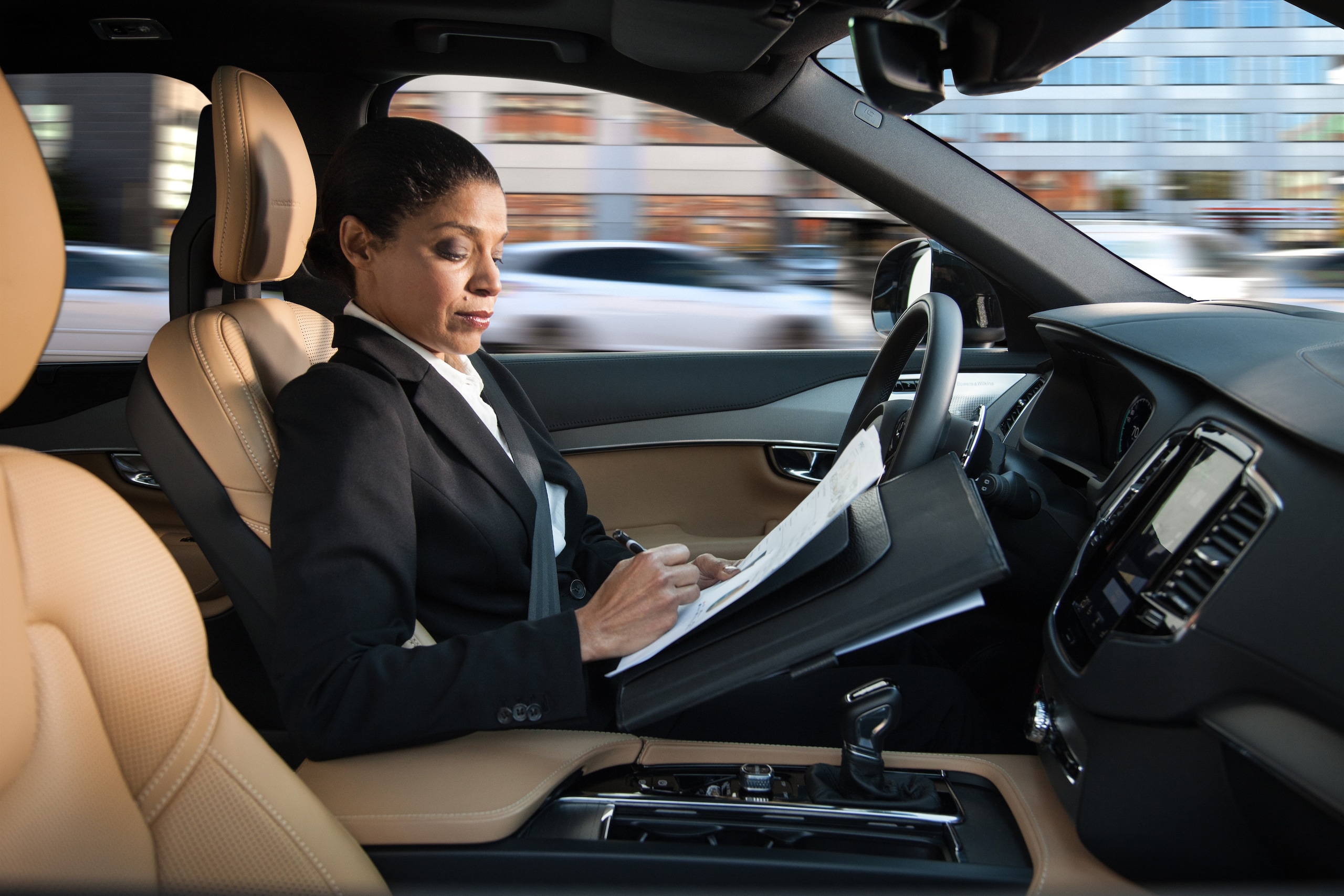 Volvo, la guida autonoma arriverà nel 2021
