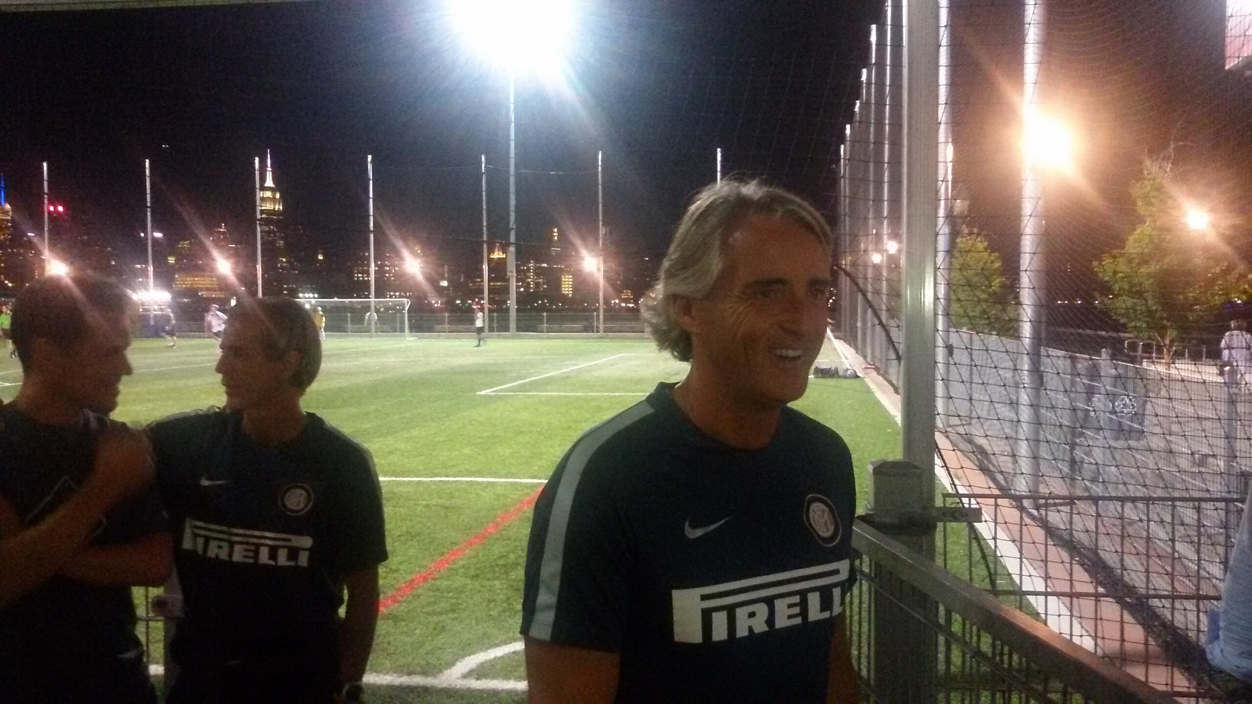 Mancini, passeggiata serale con lo staff