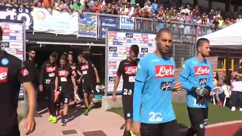 Napoli, allenamento e autografi