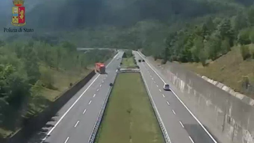 Il TIR fa Inversione in autostrada, tragedia sfiorata sulla Cisa